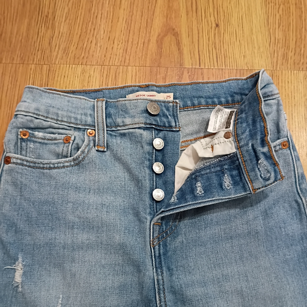 Levi's Wedgie Skinny Distressed Button Fly High Rise Jeans - Picture 7 of 7